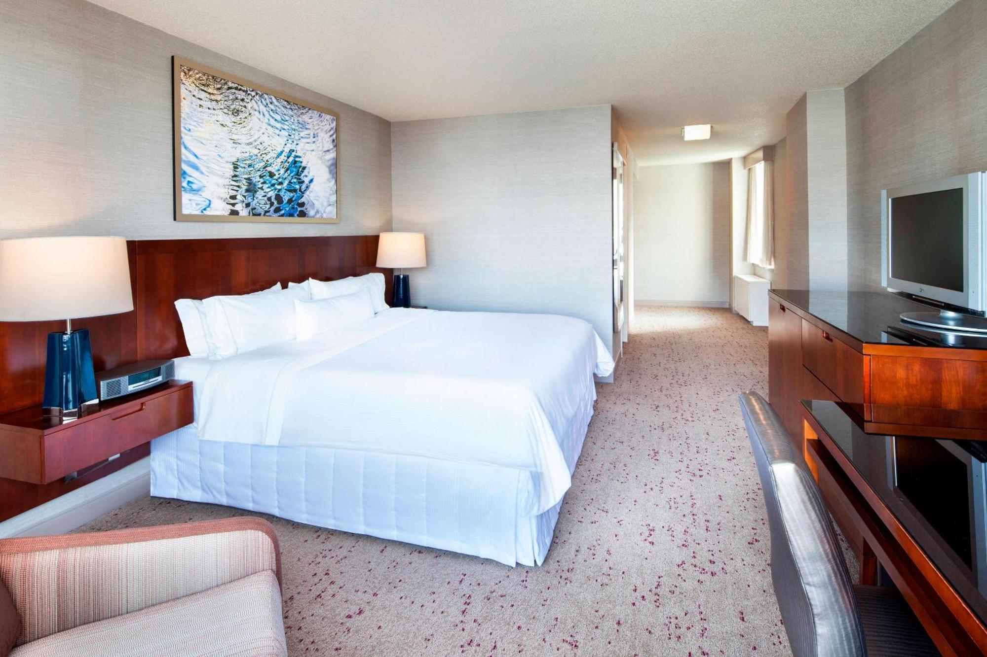 King Room City View Roll Shower Mobility Accessible